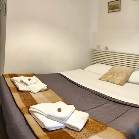 Vatican House Tolemaide Ottaviano 公寓 *